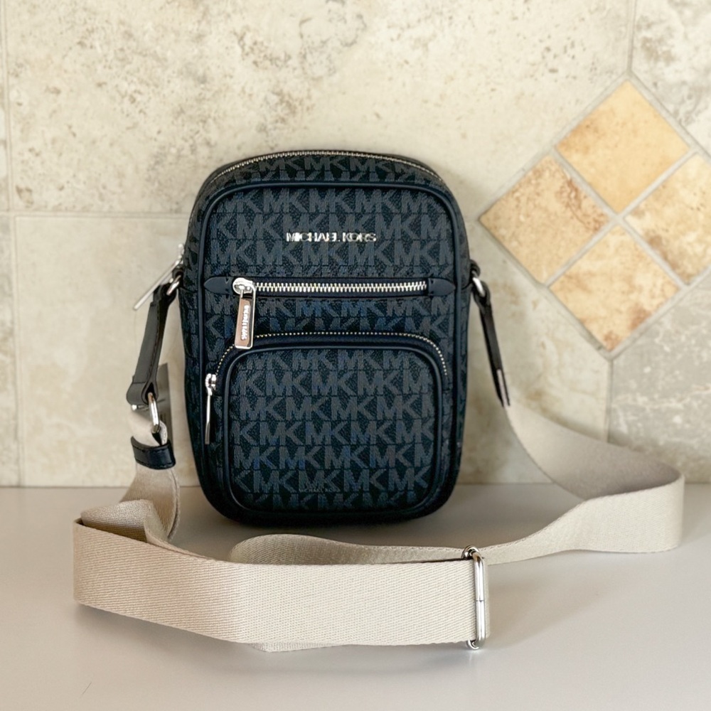Michael Kors Jet Set Item Crossbody Flight Bag MK admiral - Picture 1 of 12